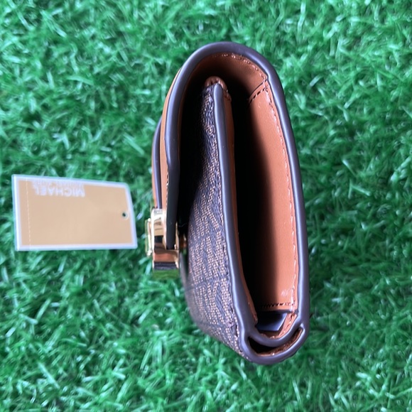 MICHAEL KORS CARMEN MEDIUM LOGO AND FAUX LEATHER WALLET BROWN - Picture 10 of 16